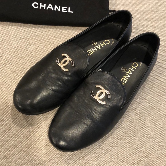 Chanel Black Lambskin Moccasin Loafers - Picture 2 of 10